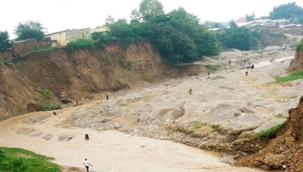 Extraction de sable à Bujumbura : Une menace pour les riverains et leurs maisons